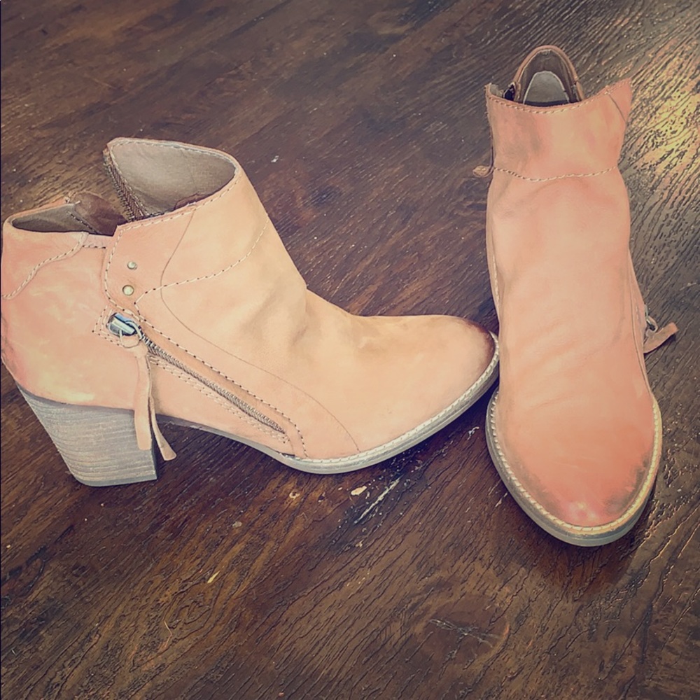 Dolce Vita ankle boots never worn